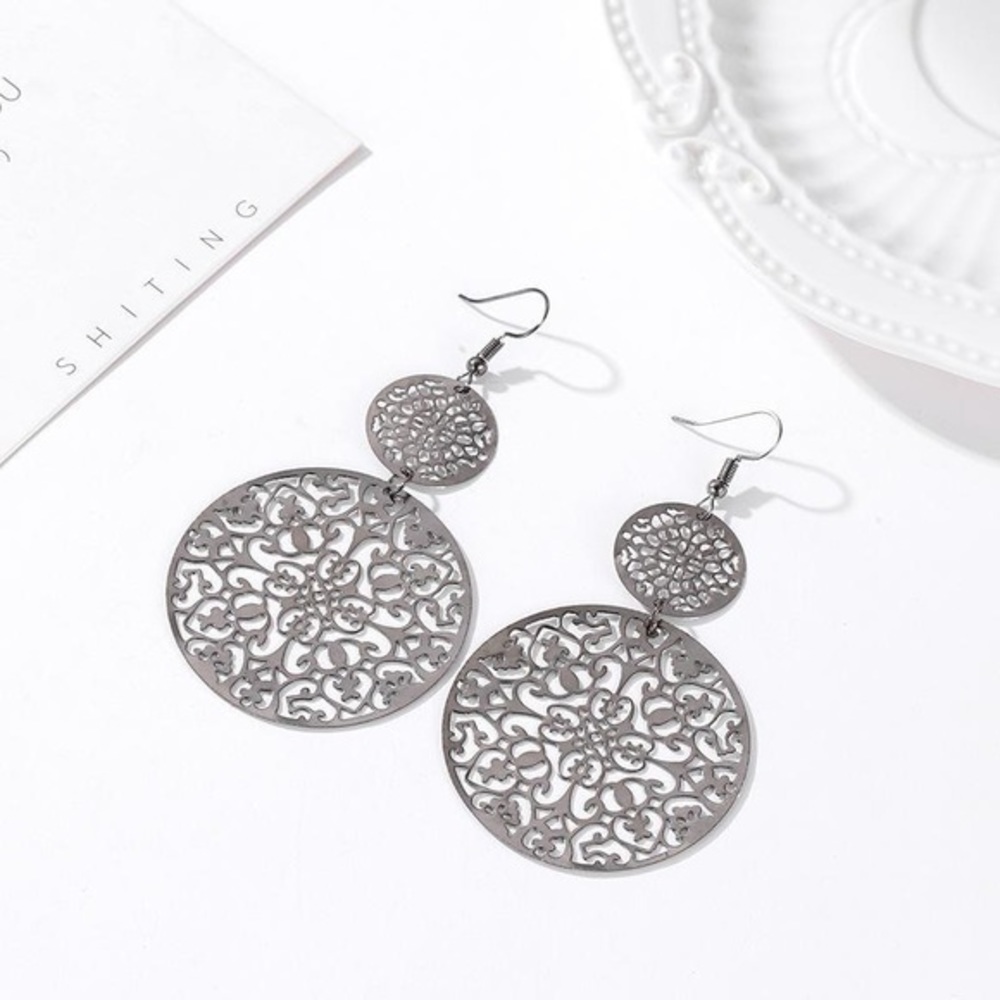 Vintage Openwork Carved Disc Scrub Drop Earrings Geometric Alloy, Silver Tone